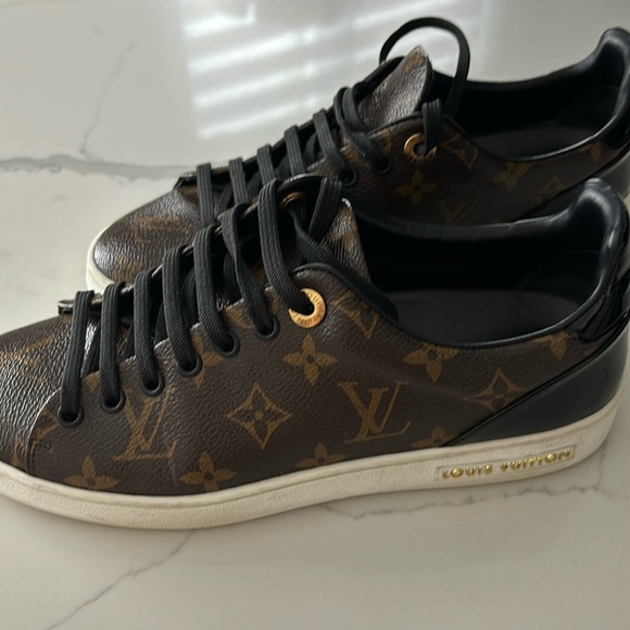 💕SOLD💕Authentic Louis Vuitton FrontRow Sneakers - Picture 3 of 6